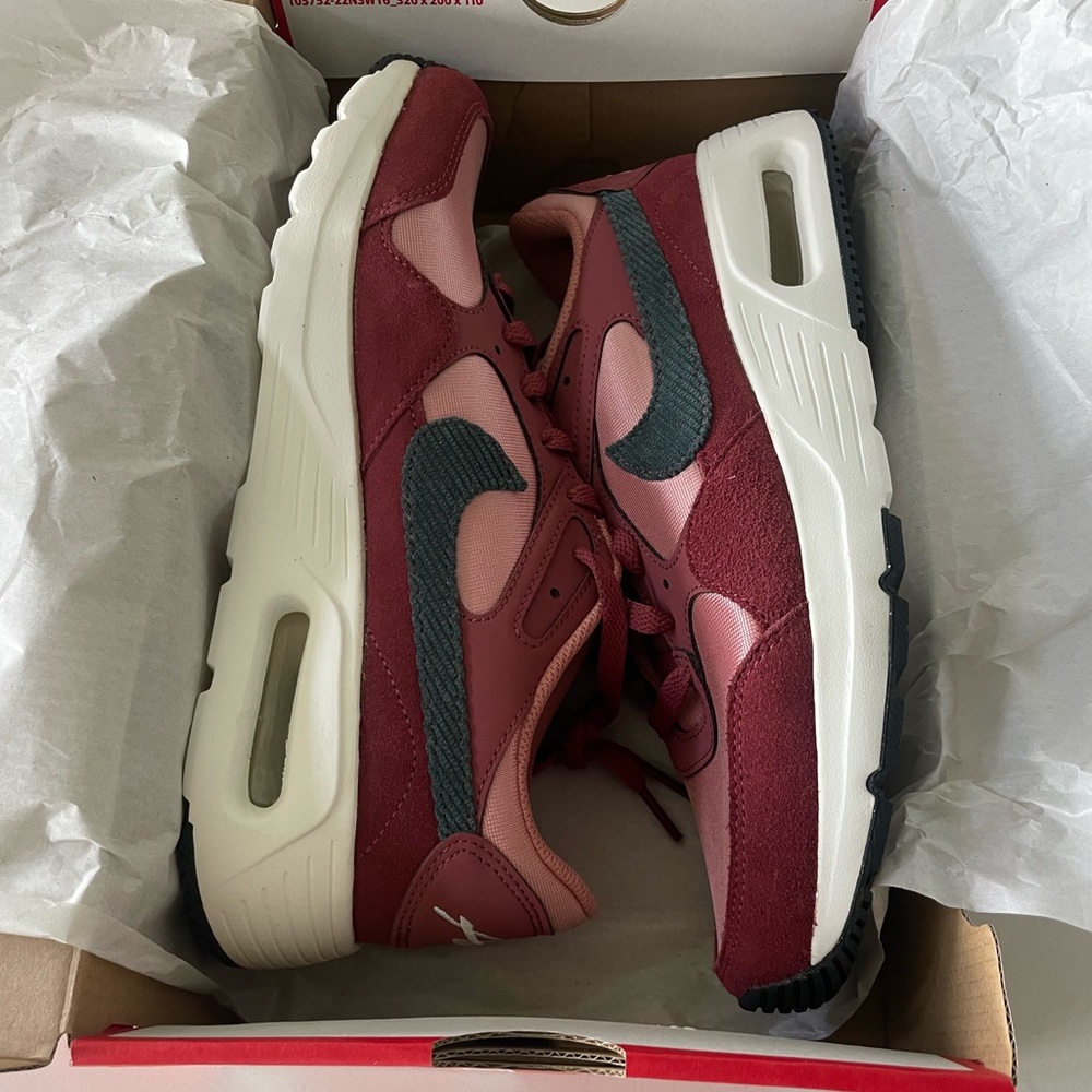 NIB Women’s Nike Air Max SC SE red stardust - size 10